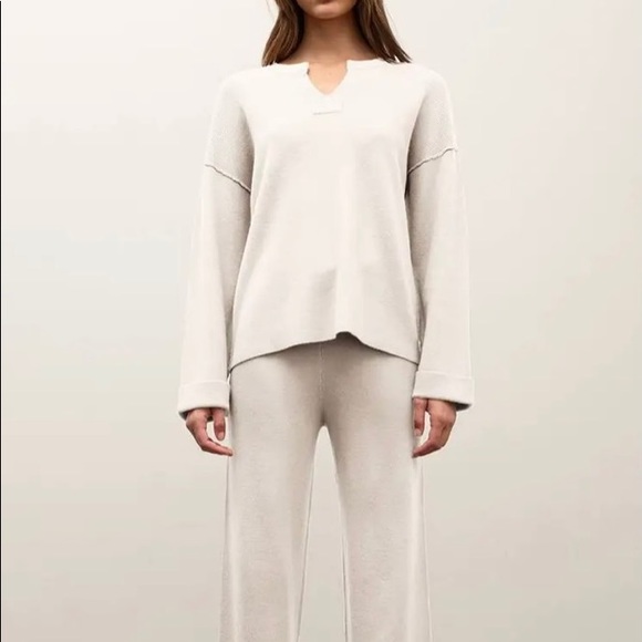 By the river lounge set in cream - Picture 2 of 4